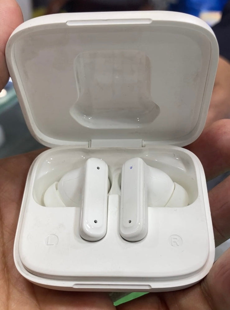 A6PRO LCD Wireless Earbuds – Noise Reduction