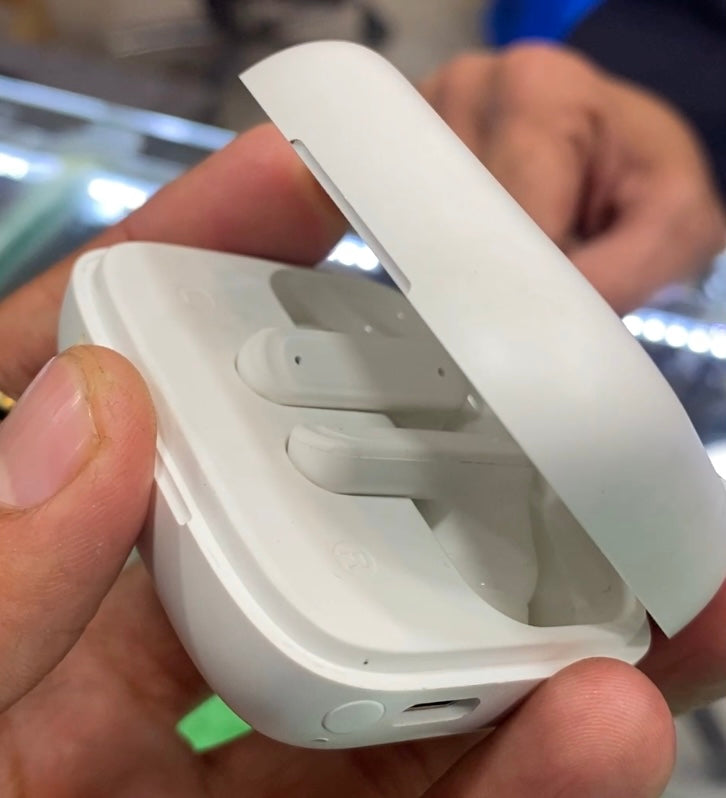 A6PRO LCD Wireless Earbuds – Noise Reduction